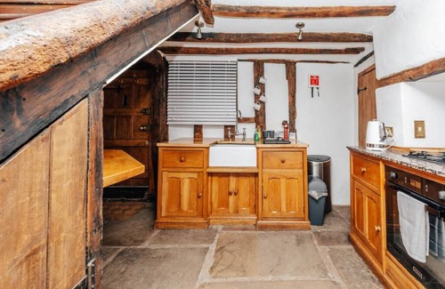 Henley-on-Thames House | 1400 Cottage An Enchanting Unique Stay - From 120 Per Night