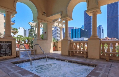 City West Apartment | #140207 Executive Suite w/2 parking spaces