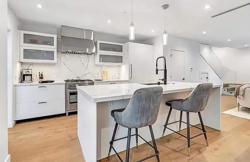 West Hollywood House | 1408 N Poinsettia Pl