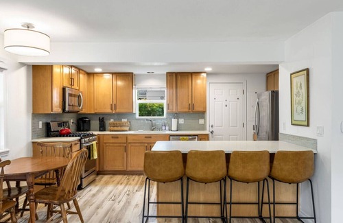 Highland Park Apartment | 142 - Highland Park Family Retreat