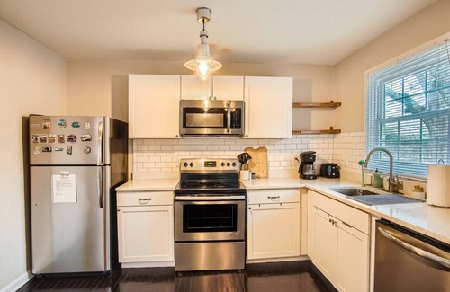 Atlanta House | 1429 Lanvale · Quaint Boho Retreat Near Downtown - Pet Friendly