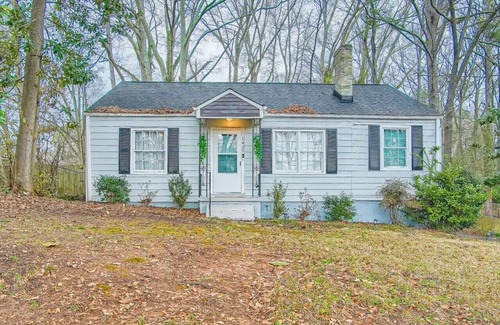 Atlanta House | 1429 Lanvale · Quaint Boho Retreat Near Downtown - Pet Friendly