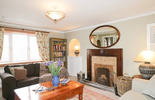 Nairn Cottage | 145 m² Cottage ∙ 4 bedrooms ∙ 8 guests