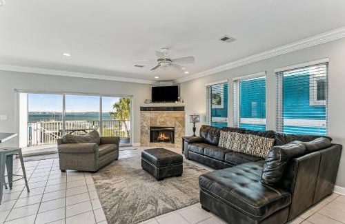 Caribbean Isle House | 1460 Bermuda Dr