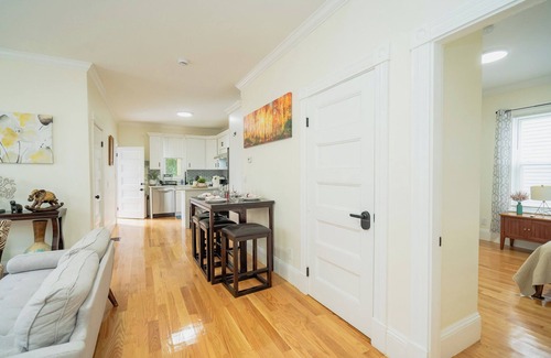 Dorchester Apartment | 14a-Cozy and well decorated apartment in awesome Boston