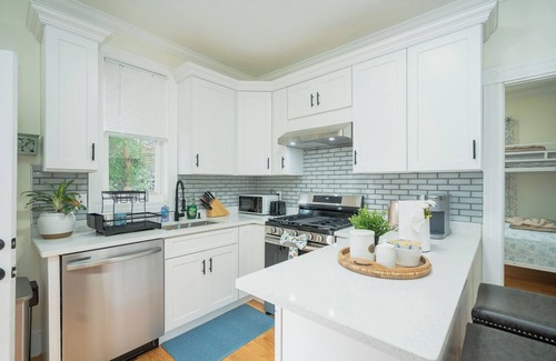 Dorchester Apartment | 14a-Cozy and well decorated apartment in awesome Boston