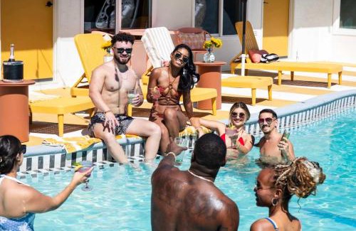 Uptown Design District Villa | 14bd Private Hotel - 2 Pools Spas Game Room Gym