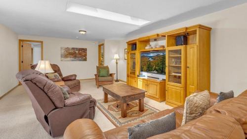 Deer Park House | 15 Lassen Ln home