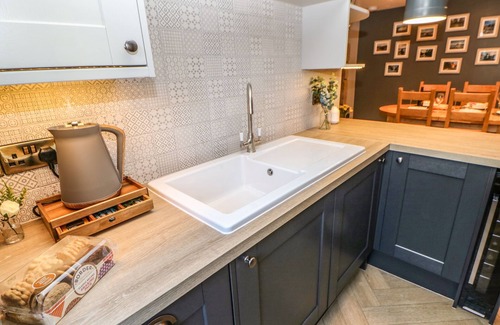 Barnard Castle Cottage | 15 MARKET PLACE, pet friendly in Middleton-In-Teesdale