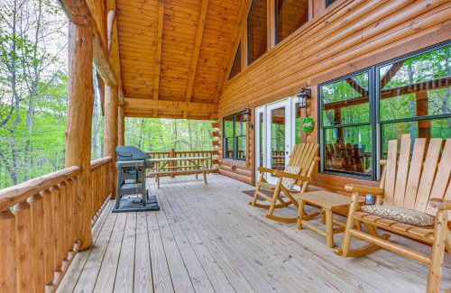 Logan House | 15 Mi to Hocking Hills Secluded Cabin with Hot Tub