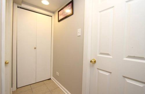 Jefferson Park Apartment | 15 min Ohare/Rivers Casino/Downtown & Parking1