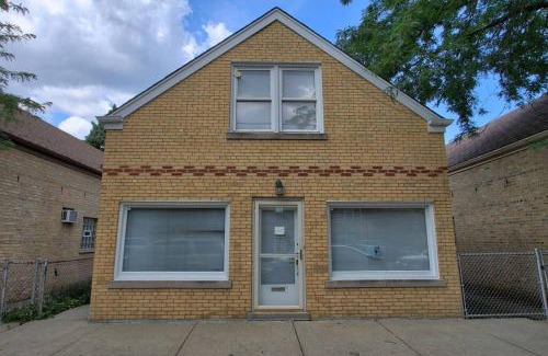 Jefferson Park Apartment | 15 min Ohare/Rivers Casino/Downtown & Parking2