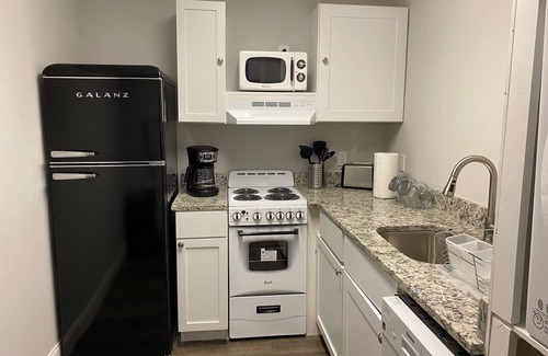 Irving Apartment | 15 min to AT&T Stadium. Lakeside studio with private yard.