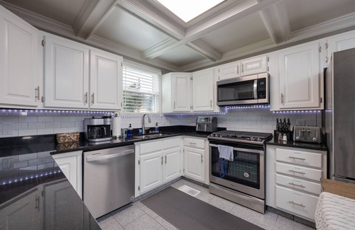 Nashville House | 15 min to Broadway- KING BED; 3Bdr/1Br - Everyday Getawayn