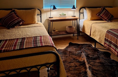 Pawhuska Other | 15 mins from Pioneer Woman, this Cozy Cowboy House is the perfect get away!