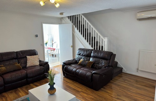 Thamesmead Apartment | 15-MinuteExquisite commute to London City with Unique OutdoorGardennnnnnnnnnnnn