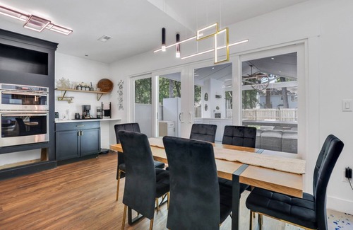 North Charleston House | 15 minutes from CHS airport 20 minutes from Downtown 35 minutes from beaches.