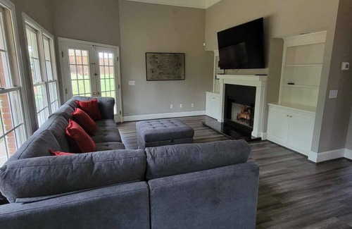 Fortson House | 15 Minutes from anywhere you want to go in Columbus! A home away from home.