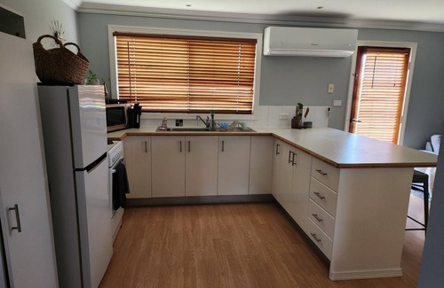 Daruka Apartment | 15 minutes from CBD. Guest numbers flexible for travelling sporting families.