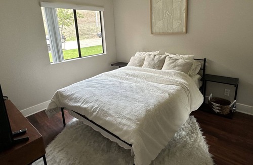 Calabasas Apartment | 15 minutes from Malibu beach, fits up to 4 ppl beautiful and cozy apartment