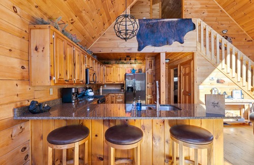 Morganton Cabin | 15% off Weekly Stays! Luxurious Large Blue Ridge Mtn. Cabin with Hot Tub!