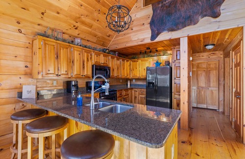 Morganton Cabin | 15% off Weekly Stays! Luxurious Large Blue Ridge Mtn. Cabin with Hot Tub!