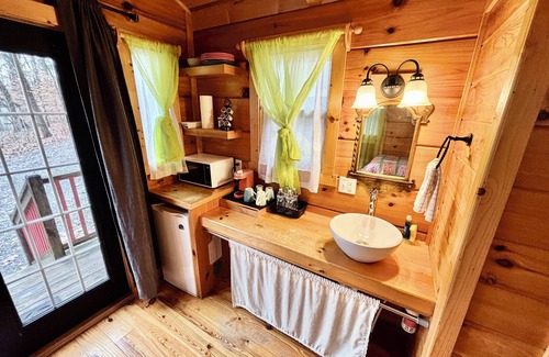 Sevierville House | #15 Queenie - Gypsy Cottage