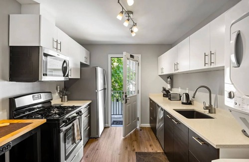 Brookwood Condo | 15 Standish Ave NW