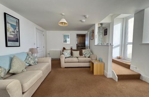 Trearddur Bay House | 15 The CLIFF APARTMENT-2 BED- SEA VIEW