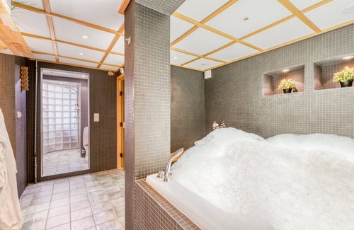 Ronninge Villa | 150 sqm, private heated pool + jetstream, jacuzzi, massagechair, steaming sauna.