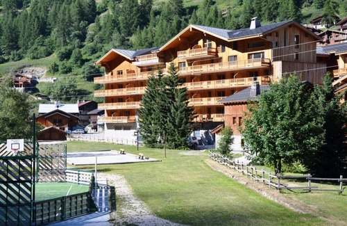 Les Brevieres Apartment | 150m from resort center, fitness, swimming pool, sauna, hammam, balcony, tv, 40m², Tignes