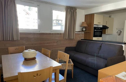 Eaux-Bonnes Apartment | 150m from ski slopes, 3rd floor, view resort, fitness, swimming pool, sauna, tv, ski locker, 35m²