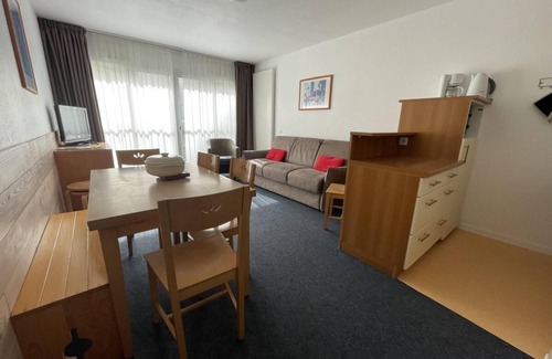 Eaux-Bonnes Apartment | 150m from ski slopes, 2nd floor, view ski slopes, fitness, swimming pool, sauna, tv, ski locker