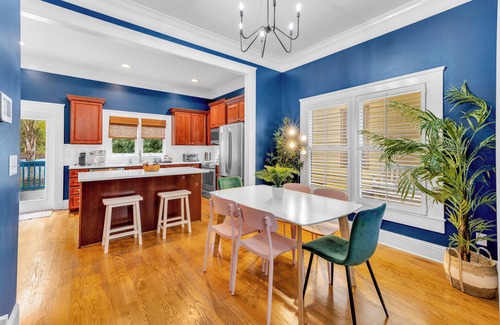 Urban Core House | 1537- 1 Mile to Vystar, Dailys, Arenas, Entertaining, Pet Friendly, Sleeps 10