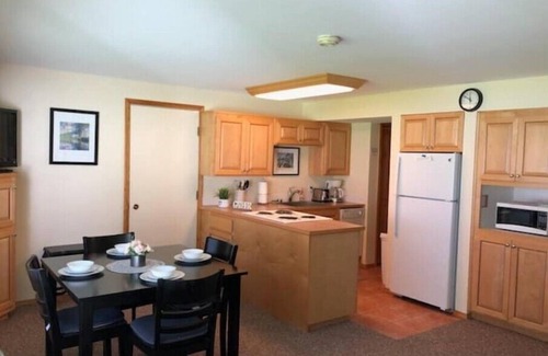 Quincy Condo | #155- Kater's Kabin Condo near large pool & shuttle to Gorge Amp-book separately
