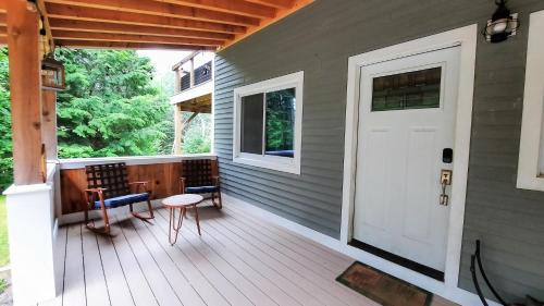 Franconia House | 157SL Peaceful Franconia Notch forest retreat near Cannon privacy and comfort Pool gym passes