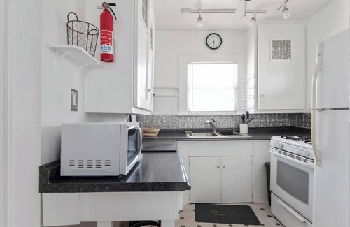 Old Southeast House | 158 1/2 D-Coastal Old SE Upstairs 2 Bedroom