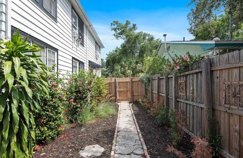 Old Southeast House | 158 1/2 D-Coastal Old SE Upstairs 2 Bedroom