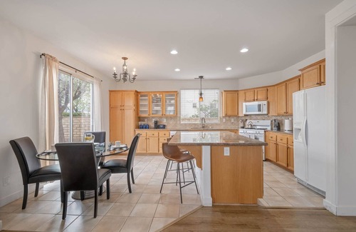 Castaic House | 158 Majestic views with 4 bedrooms near Magic Mountain