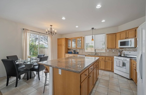 Castaic House | 158 Majestic views with 4 bedrooms near Magic Mountain