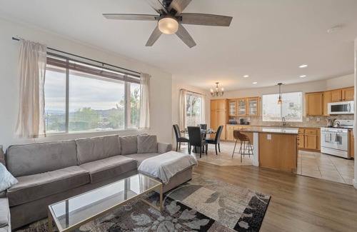 Castaic House | 158 Majestic views with 4 bedrooms near Magic Mountain