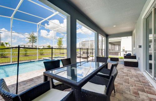 Davenport House | 1596 MC - Enchanted 6BR Villa: Pool Magic for 14