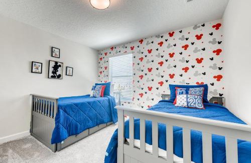 Davenport House | 1596 MC - Enchanted 6BR Villa: Pool Magic for 14