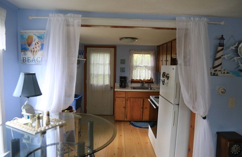 Old Orchard Beach Cottage | 15B Great Location! Walk to Beach/Pier in 5 min-Cottage Sleeps 6;12 w/front unit