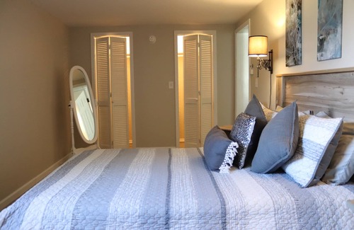 Weaverville Apartment | 15min from downtown. Perfect couples vacation, Porch, patio. Pet-friendly!