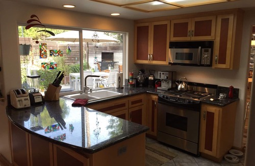 Tustin House | 15min to Disney, Ocean 20min, Pool, Pet Dog run, AC, Yard, Dbl Grge, 160mb+ Wifi