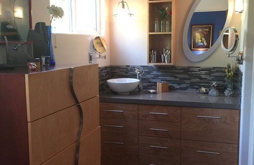 Tustin House | 15min to Disney, Ocean 20min, Pool, Pet Dog run, AC, Yard, Dbl Grge, 160mb+ Wifi