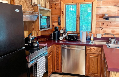 Wilmington Cabin | 15min to Lake Placid - Log Cabin w/Hot Tub