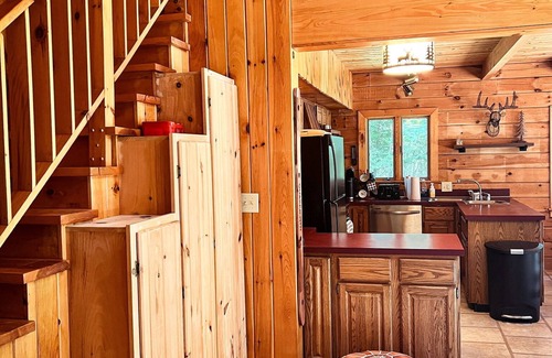 Wilmington Cabin | 15min to Lake Placid - Log Cabin w/Hot Tub