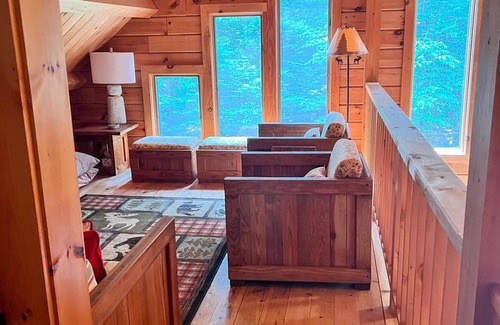 Wilmington Cabin | 15min to Lake Placid - Log Cabin w/Hot Tub